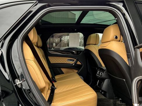 Used 2017 Bentley Bentayga image 14