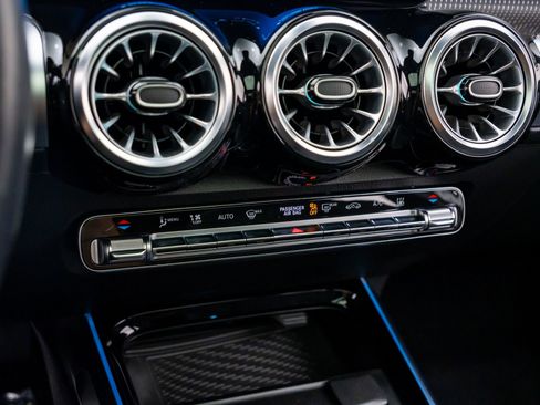 Used 2023 Mercedes-Benz EQB 300 4MATIC image 23