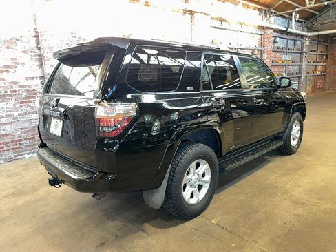Used 2014 Toyota 4Runner SR5 image 5