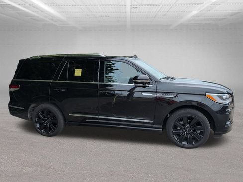 Used 2023 Lincoln Navigator Reserve AWD/4WD image 18