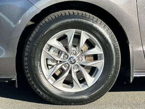 Used 2024 Toyota Sienna XLE w/ XLE Plus Package FWD image 34