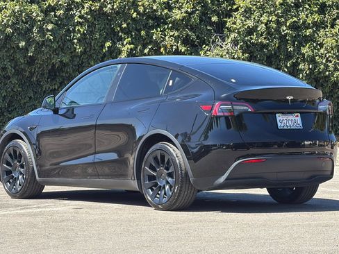 Used 2023 Tesla Model Y Long Range AWD/4WD image 6