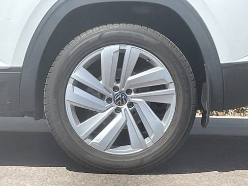 Used 2021 Volkswagen Atlas Cross Sport SE FWD image 19