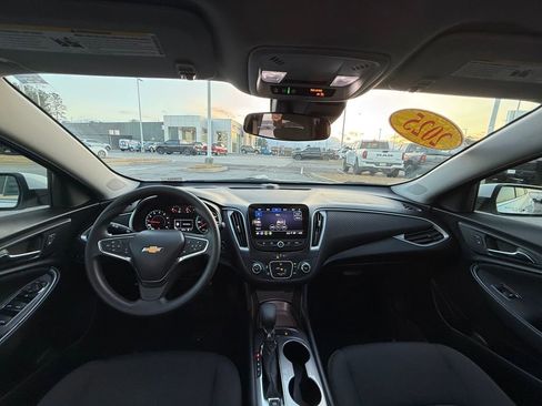 Used 2025 Chevrolet Malibu LS image 12