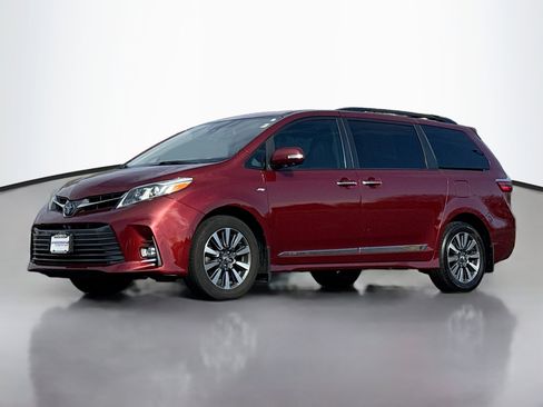 Used 2019 Toyota Sienna XLE image 13