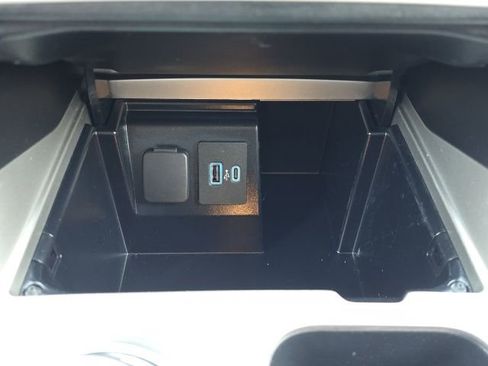 Used 2022 Ford Explorer XLT w/ Equipment Group 202A image 40