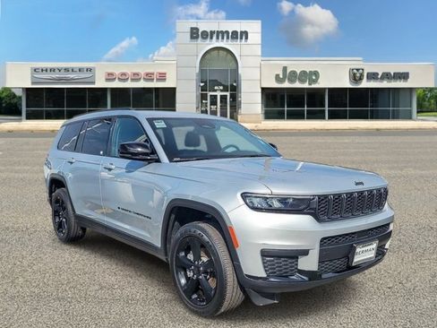 Used 2023 Jeep Grand Cherokee L Laredo AWD/4WD image 7