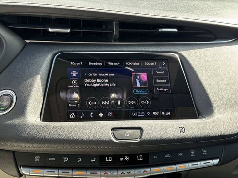 Used 2021 Cadillac XT4 Premium Luxury w/ Cold Weather Package FWD image 20
