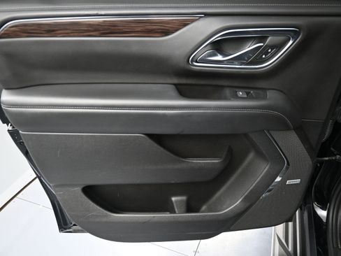 Used 2023 Chevrolet Suburban LT w/ Luxury Package image 28