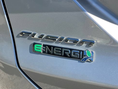Certified 2018 Ford Fusion Energi SE FWD image 28