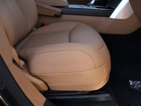 New 2026 Land Rover Range Rover Long Wheelbase SE image 10