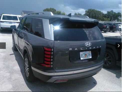 Used 2026 Hyundai Palisade SEL FWD image 2