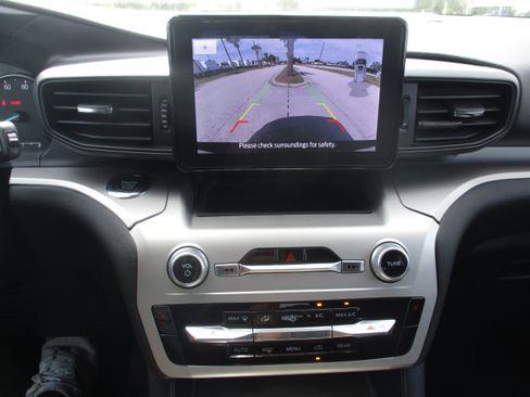 Certified 2022 Ford Explorer XLT AWD/4WD image 20