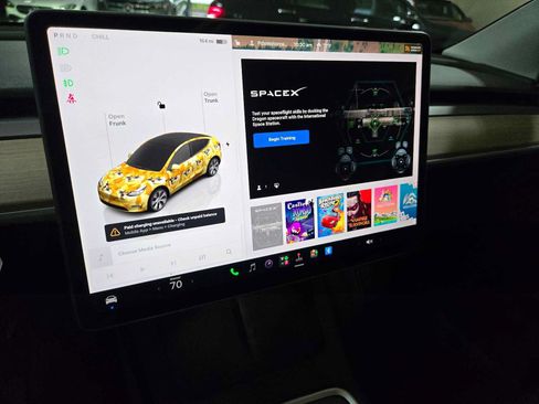 Used 2023 Tesla Model Y Long Range AWD/4WD image 28