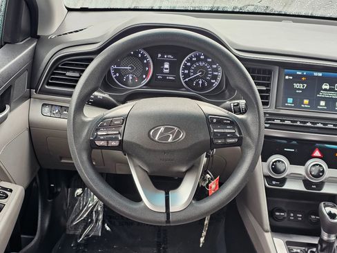Used 2019 Hyundai Elantra SEL image 18