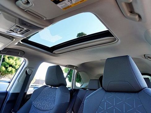Used 2022 Toyota RAV4 XLE w/ Convenience Package FWD image 16