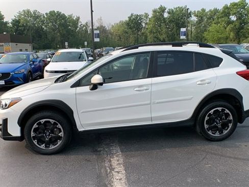 Used 2022 Subaru Crosstrek 2.0i Premium image 2
