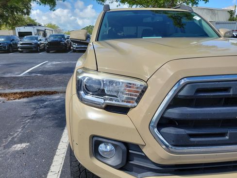 Used 2017 Toyota Tacoma SR5 w/ Tow Package RWD image 7