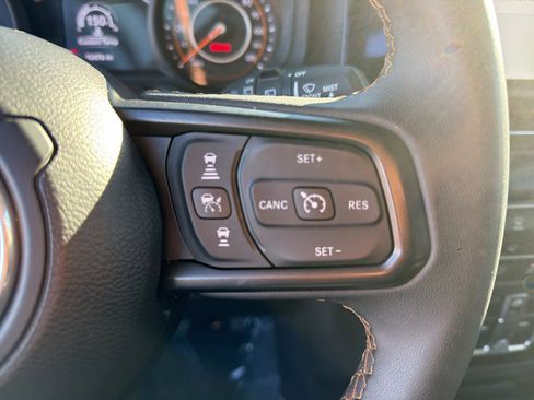 Used 2024 Jeep Wrangler Unlimited Sport image 23