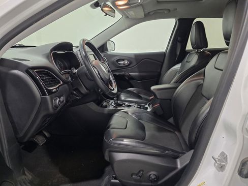 Used 2019 Jeep Cherokee Latitude Plus image 9