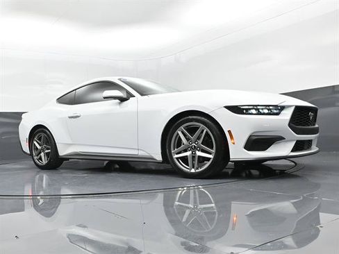 Certified 2025 Ford Mustang Coupe RWD image 27