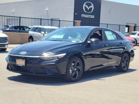 New 2026 Hyundai Elantra SEL Sport FWD image 2