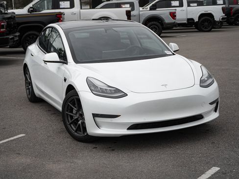 Used 2021 Tesla Model 3 Standard Range Plus image 2