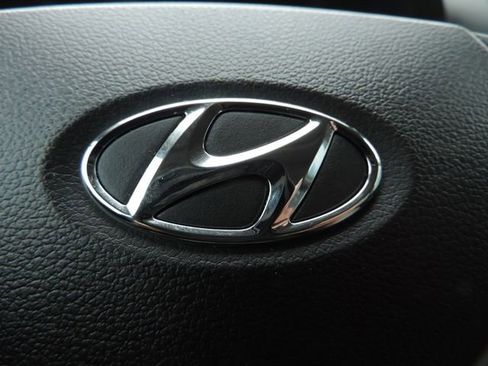 Used 2024 Hyundai Venue SEL FWD image 26