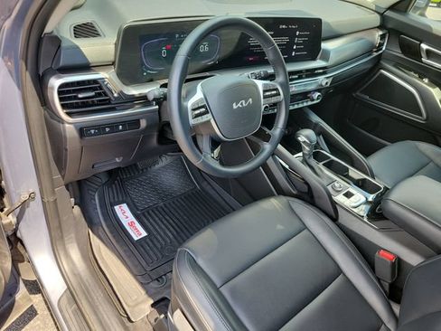 Used 2025 Kia Telluride LX FWD image 9