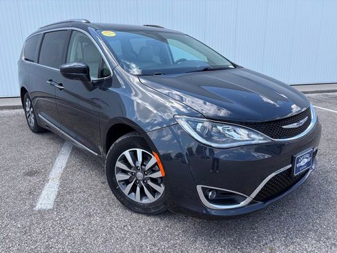 Used 2020 Chrysler Pacifica Touring-L Plus FWD image 10