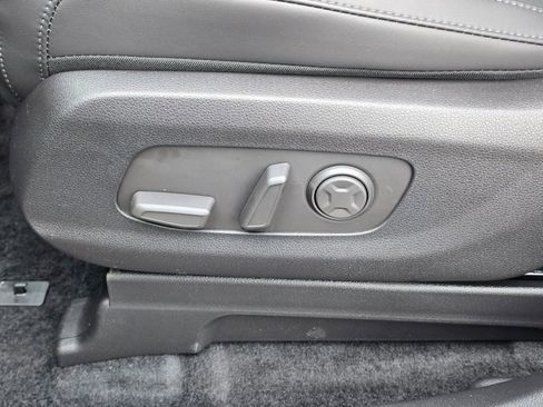 New 2026 Kia Carnival EX image 23