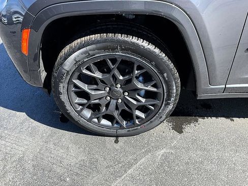 New 2026 Jeep Grand Cherokee Summit w/ Obsidian Package AWD/4WD image 10