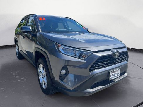 Used 2021 Toyota RAV4 XLE w/ Convenience Package image 3