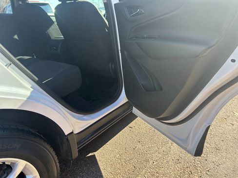 Used 2018 Chevrolet Equinox LT image 19