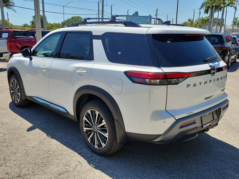 New 2026 Nissan Pathfinder Platinum image 5