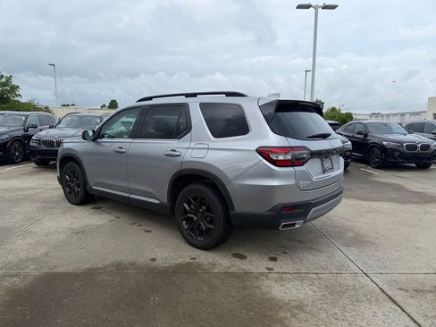 Used 2025 Honda Pilot Touring image 5