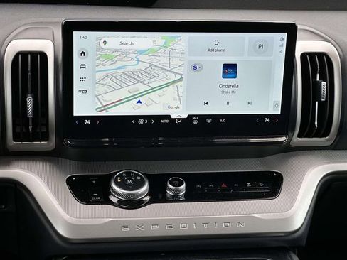 Used 2025 Ford Expedition Active image 11