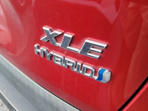Used 2020 Toyota RAV4 XLE w/ Convenience Package AWD/4WD image 11