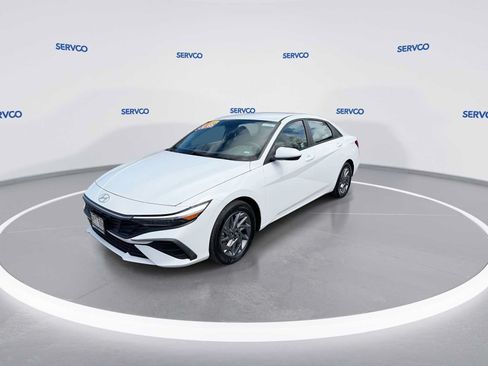 Used 2024 Hyundai Elantra SEL FWD image 4