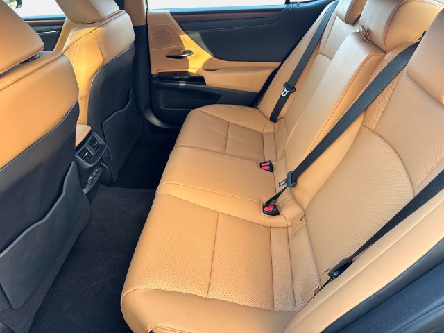 Used 2025 Lexus ES 350 w/ Premium Package FWD image 13
