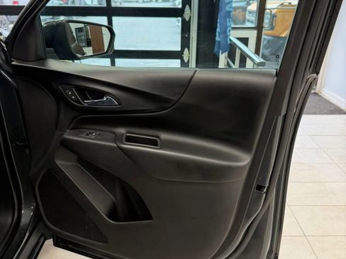Used 2018 Chevrolet Equinox LT FWD image 11
