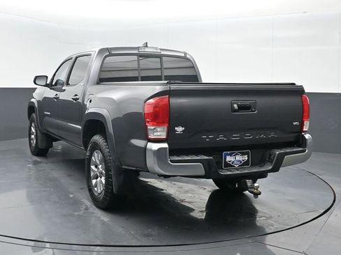Used 2017 Toyota Tacoma SR5 image 5