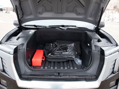 Used 2024 GMC Sierra EV Denali AWD/4WD image 30