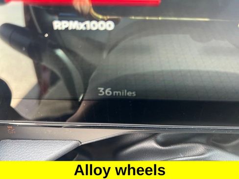 Certified 2025 Nissan Kicks SR image 18