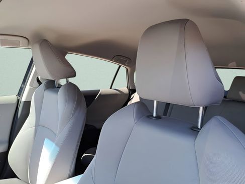 Used 2022 Toyota Venza LE image 17