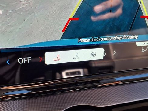 Used 2025 Ford Expedition Active image 13