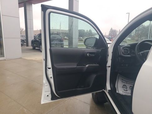 Used 2023 Toyota Tacoma TRD Off-Road image 14