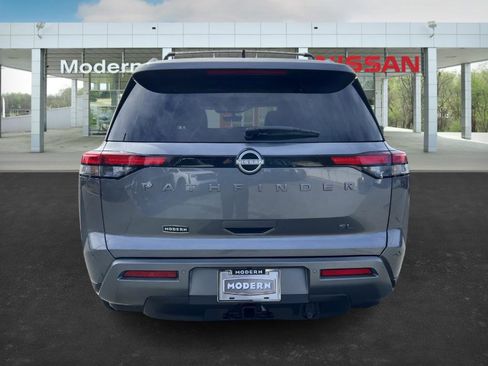 New 2026 Nissan Pathfinder SL image 2