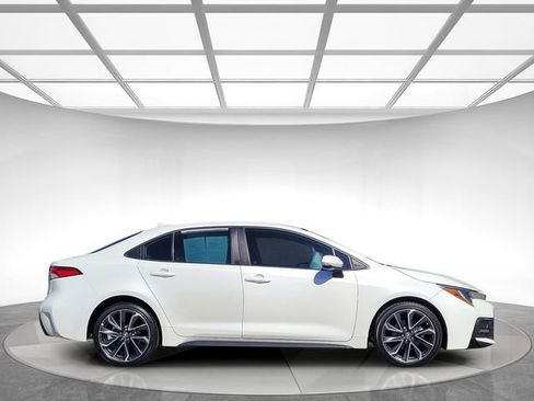 Used 2020 Toyota Corolla SE w/ Carpet Mat Package (TMS) FWD image 3