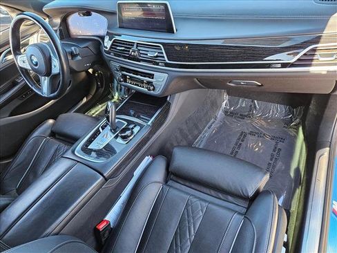 Certified 2022 BMW 750i xDrive w/ Executive Package image 19